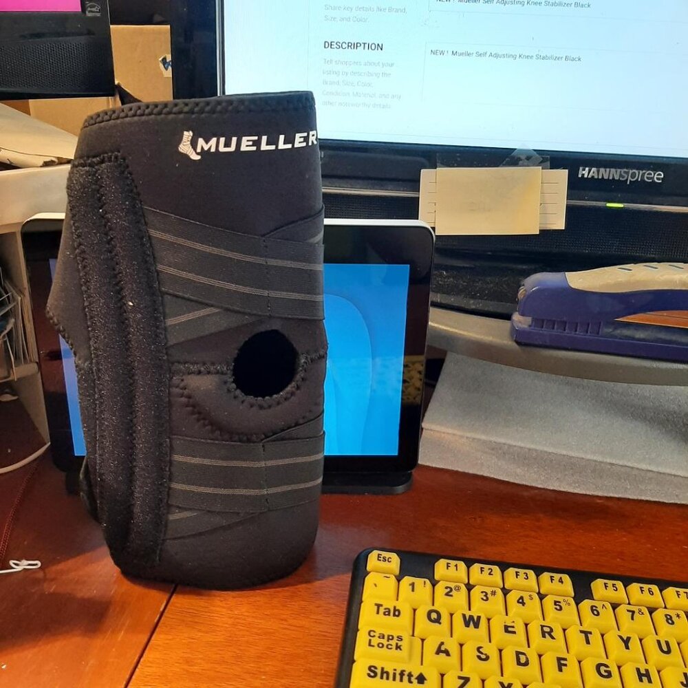 NEW !  Mueller Self Adjusting Knee Stabilizer Black